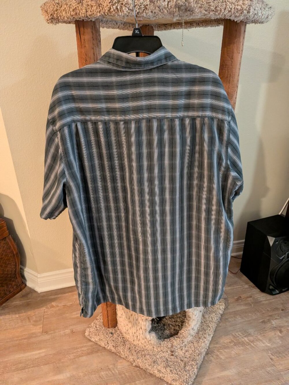 Men's button up - Picture 3 of 3